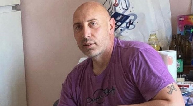 https://statics.cedscdn.it/photos/MED/2025/04/16/8782884_16130245_martino_caldarelli_omicidio_chi_sono_fermati_oggi_16_4_2025.jpg