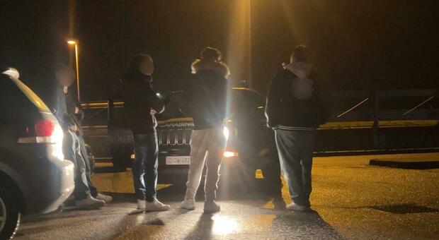 Aggredito e pestato da tre giovani in centro a Oderzo davanti ai passanti, ventenne finisce in ospedale