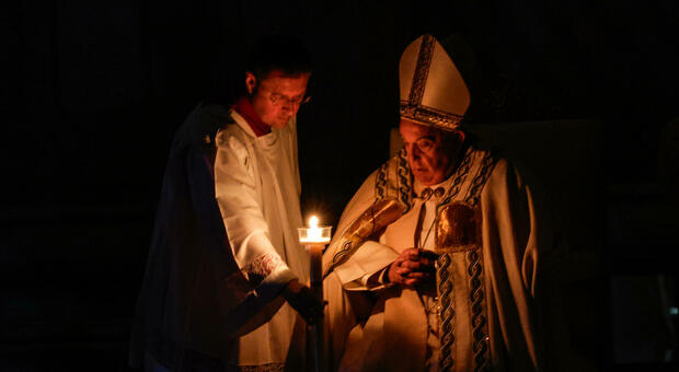 https://statics.cedscdn.it/photos/MED/2025/04/21/8791620_21212424_papa_autopsia_ansa_oggi_22_4_2025.jpg