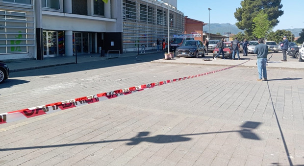 https://statics.cedscdn.it/photos/MED/2025/04/22/8793112_22133534_centro_commerciale.jpg