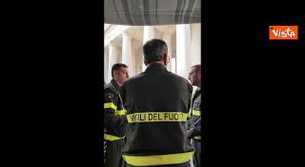 https://statics.cedscdn.it/photos/MED/2025/04/25/8799083_poster.jpg