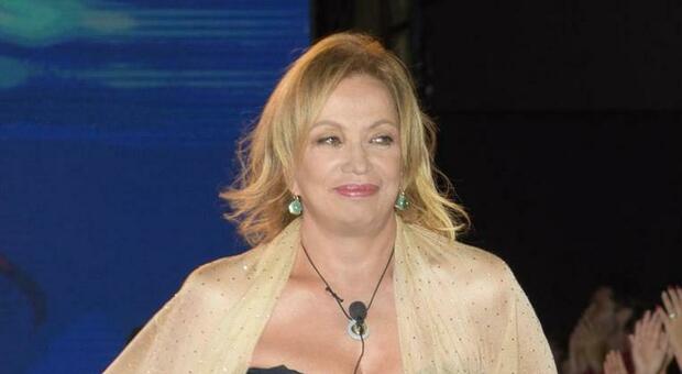 https://statics.cedscdn.it/photos/MED/2025/04/28/8804329_28144432_simona_izzo.jpg