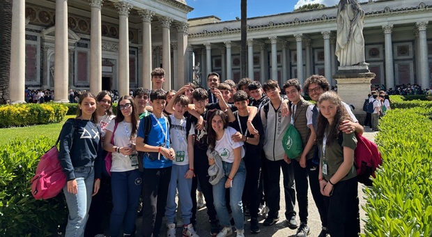 Buoni pasto in dono all'ostello dei pellegrini, la scelta dei ragazzi padovani a Roma per il Giubileo: «Piccoli gesti fanno un mondo più giusto»
