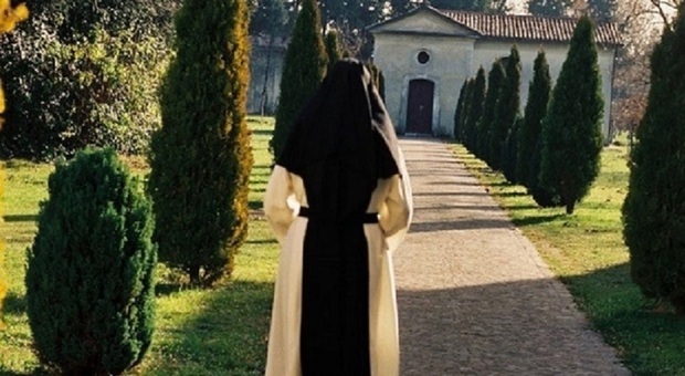 https://statics.cedscdn.it/photos/MED/2025/04/30/8808371_30113844_suore_fuga.jpg