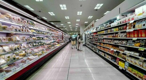 https://statics.cedscdn.it/photos/MED/2025/04/30/8808548_30142948_supermercati_aperti_1_maggio.jpg