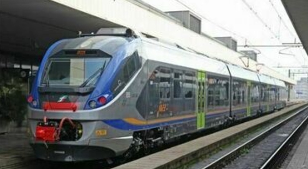 https://statics.cedscdn.it/photos/MED/2025/04/30/8808699_30165643_treni.jpg