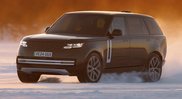 https://statics.cedscdn.it/photos/MED/2025/05/02/8810952_02120242_range_rover_electric_t_d_1.jpg