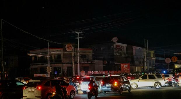 https://statics.cedscdn.it/photos/MED/2025/05/02/8811184_02161634_bali_blackout.jpg