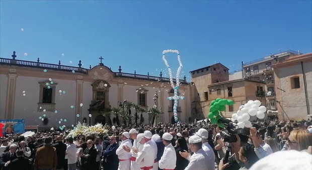 https://statics.cedscdn.it/photos/MED/2025/05/02/8811243_poster.jpg