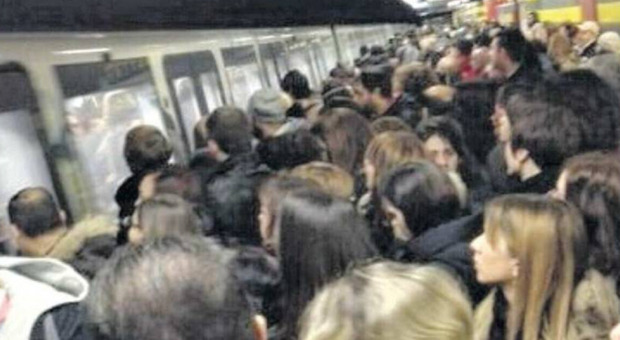 https://statics.cedscdn.it/photos/MED/2025/05/03/8812213_03151005_metro_a_borseggi.jpg
