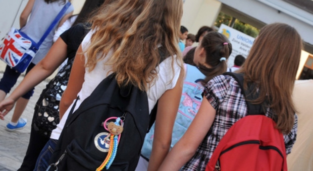 https://statics.cedscdn.it/photos/MED/2025/05/03/8812874_03101328_scuola_3_.jpg