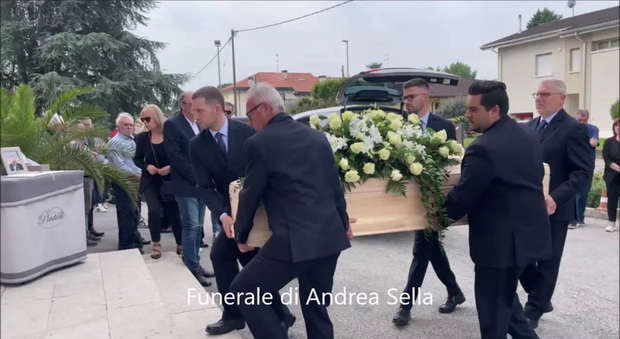https://statics.cedscdn.it/photos/MED/2025/05/03/8812880_poster.jpg
