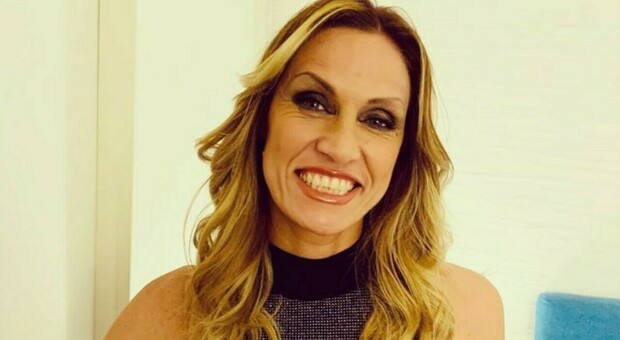 https://statics.cedscdn.it/photos/MED/2025/05/03/8813030_03125143_7484858_26131648_annalisa_minetti_.jpg