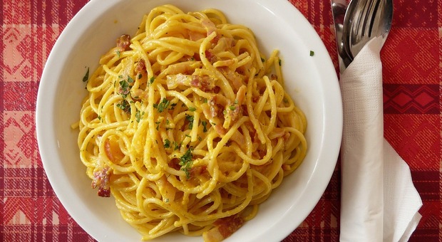 https://statics.cedscdn.it/photos/MED/2025/05/03/8813262_03181137_conclave_menu.jpg