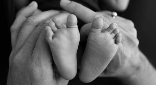 https://statics.cedscdn.it/photos/MED/2025/05/03/8813349_03190702_mamma_uccide_figlia.jpg