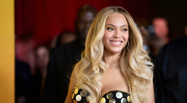 Beyoncé, Le Figlie Blue Ivy E Rumi Star in Ascena: A surprise Sul Palco del 