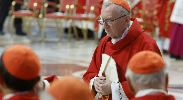 https://statics.cedscdn.it/photos/MED/2025/05/04/8814872_04132451_pietro_parolin.jpg