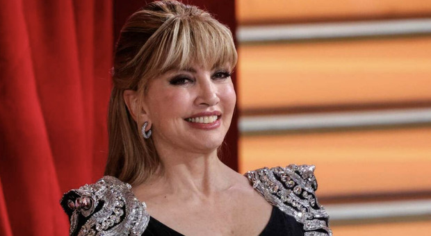 https://statics.cedscdn.it/photos/MED/2025/05/04/8814915_04142546_milly_carlucci.jpg
