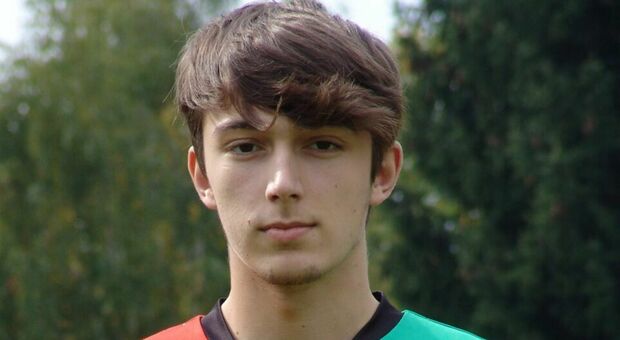 https://statics.cedscdn.it/photos/MED/2025/05/04/8815259_04213524_riccardo_claris_morto.jpg