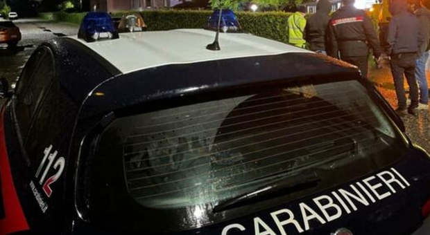 https://statics.cedscdn.it/photos/MED/2025/05/05/8816581_05132701_aggredisce_passanti_forbici_bologna_oggi_5_5_2025.jpg
