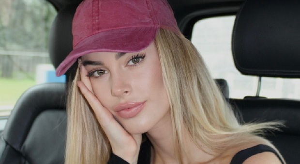 https://statics.cedscdn.it/photos/MED/2025/05/06/8818360_06075550_sophie_codegoni.jpg