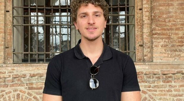 https://statics.cedscdn.it/photos/MED/2025/05/06/8818370_06080858_angelo_professore.jpg