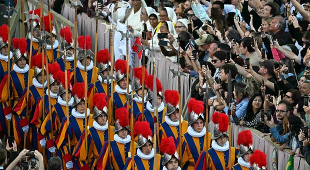 https://statics.cedscdn.it/photos/MED/2025/05/06/8818718_08184414_san_pietro_1.jpg