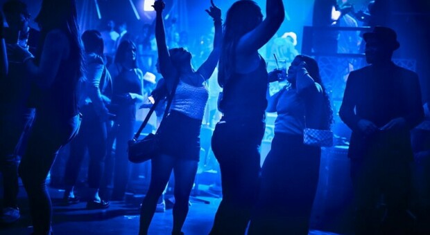 https://statics.cedscdn.it/photos/MED/2025/05/06/8818866_06154404_ragazza_stuprata_discoteca_milano_oggi_6_5_2025.jpg