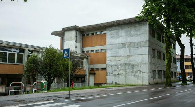 Scuola elementare finisce «sott'acqua» per il maltempo: cento bambini sfollati