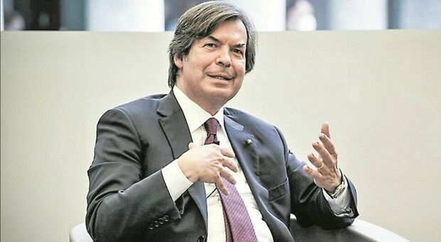 https://statics.cedscdn.it/photos/MED/2025/05/07/8819642_07095252_intesa_sp_profitti_soci_cedole_messina.jpg