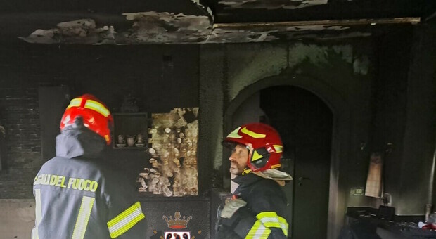 https://statics.cedscdn.it/photos/MED/2025/05/07/8820727_07104435_lite_con_ex_incendio_casa_trentino_oggi_7_5_2025.jpg