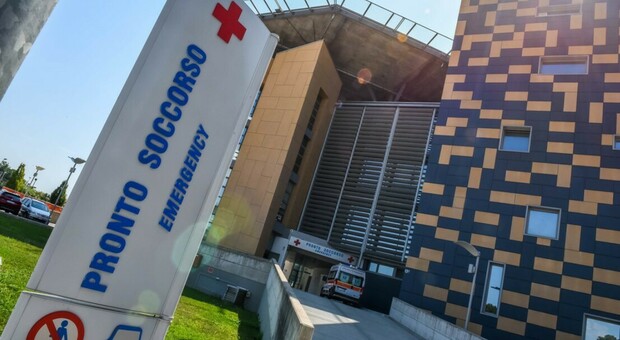https://statics.cedscdn.it/photos/MED/2025/05/07/8821290_07170129_primario_arrestato_piacenza.jpg
