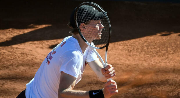 https://statics.cedscdn.it/photos/MED/2025/05/08/8823237_08120126_internazionali_tennis_prezzi_pazzi_biglietti_quanto_costano_roma_oggi_8_5_2025.jpg