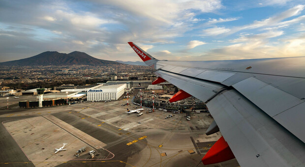 https://statics.cedscdn.it/photos/MED/2025/05/08/8823532_08162938_easyjet.jpg