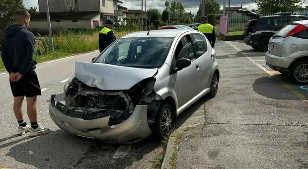 https://statics.cedscdn.it/photos/MED/2025/05/08/8823885_08204352_mamma_figlio_auto_incidente_asilo_nido_vigodarzere_padova.jpg