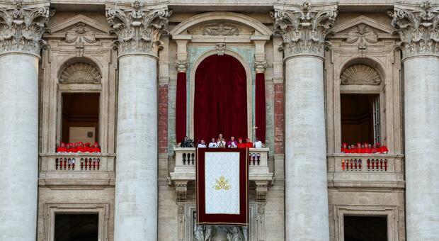 https://statics.cedscdn.it/photos/MED/2025/05/08/8823909_08210321_prevost_papa_leone_xiv_prossimi_impegni_angelus_domenica_papamobile_oggi_8_5_2025.jpg