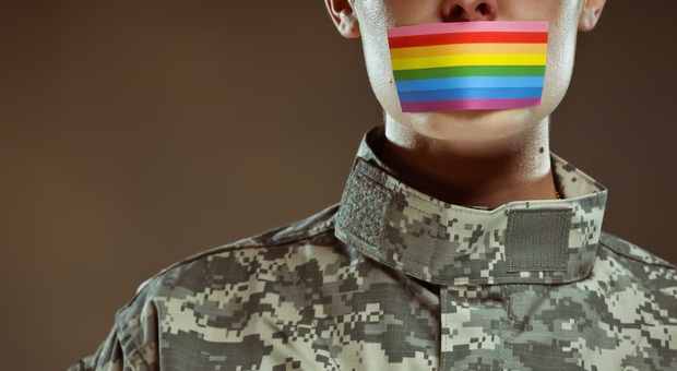 https://statics.cedscdn.it/photos/MED/2025/05/09/8825281_09073543_soldati_trans_esercito_americano_stop_oggi_9_5_2025.jpg