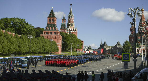 https://statics.cedscdn.it/photos/MED/2025/05/09/8825285_09074723_putin_giorno_della_vittoria_russia_cosa_e_perche_si_festeggia_oggi_9_5_2025.jpg