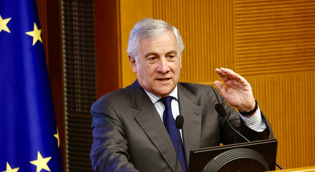 Papa Leone XIV, richiamo insistente alla pace. Tajani: «Il mondo deve ascoltarlo, troppi focolai di guerra»
