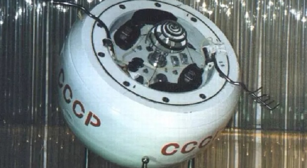 https://statics.cedscdn.it/photos/MED/2025/05/09/8825467_09105224_sonda_kosmos.jpg