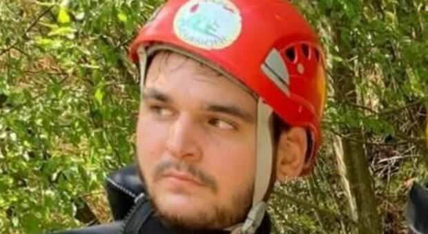 https://statics.cedscdn.it/photos/MED/2025/05/09/8825818_09161049_alessio_russo_morto_incidente_caserta_feriti_amici_oggi_9_5_2025.jpg
