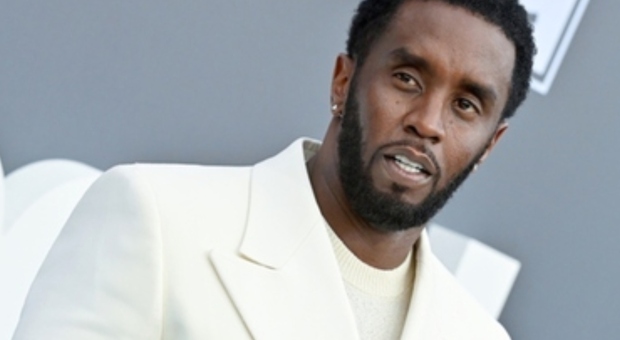 https://statics.cedscdn.it/photos/MED/2025/05/09/8825899_09173218_diddy.jpg