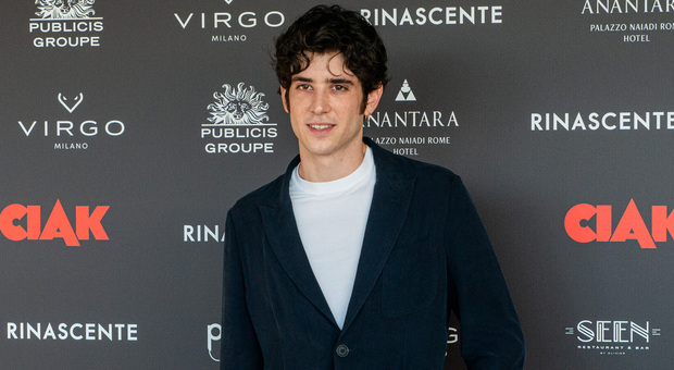 Nicolas Maupas: «Perdere la verginità è stata una liberazione. Alle medie i compagni mi picchiavano. Ho la sindrome dell'impostore»
