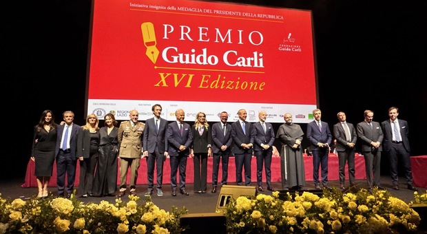 https://statics.cedscdn.it/photos/MED/2025/05/09/8826190_09221023_i_premiati_della_xvi_edizione.jpg