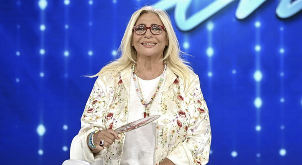 https://statics.cedscdn.it/photos/MED/2025/05/11/8829467_11140350_mara_venier.jpg