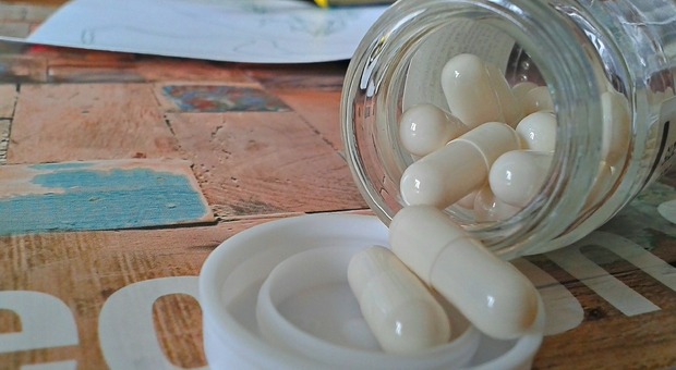 https://statics.cedscdn.it/photos/MED/2025/05/12/8830990_12104007_pills_140186_1280.jpg
