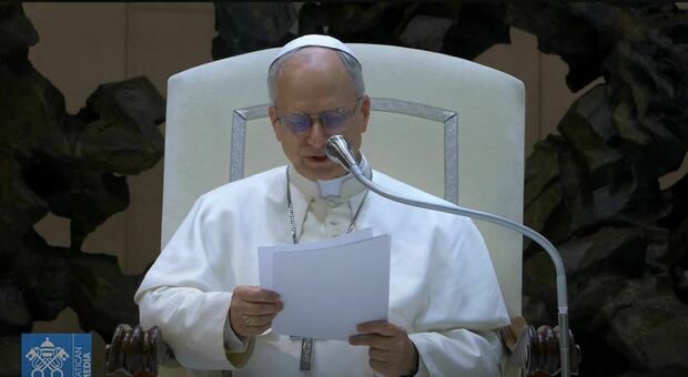 https://statics.cedscdn.it/photos/MED/2025/05/12/8831045_12111247_papa_prevost.jpg