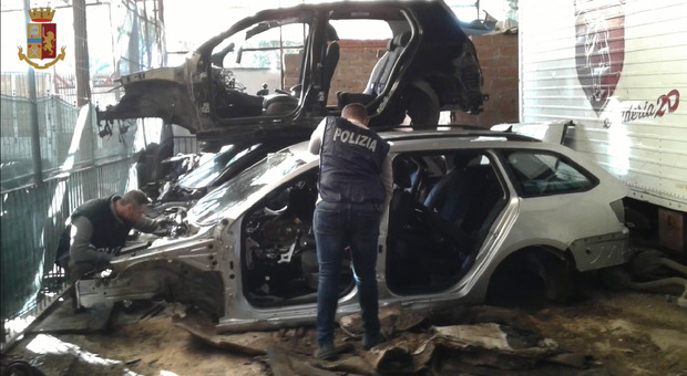 https://statics.cedscdn.it/photos/MED/2025/05/12/8831298_12152706_autosmont.jpg