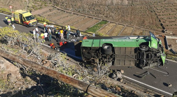https://statics.cedscdn.it/photos/MED/2025/05/13/8833321_13125335_incidente_canarie_la_gomera.jpg