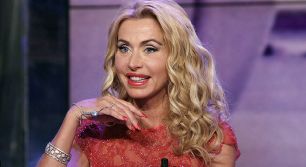 https://statics.cedscdn.it/photos/MED/2025/05/13/8833567_13174259_valeria_marini.jpg